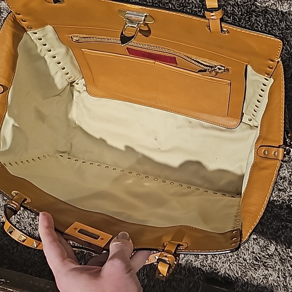 🔥1HRSALE🔥Valentino Garavani Rockstud Bag - Picture 10 of 16
